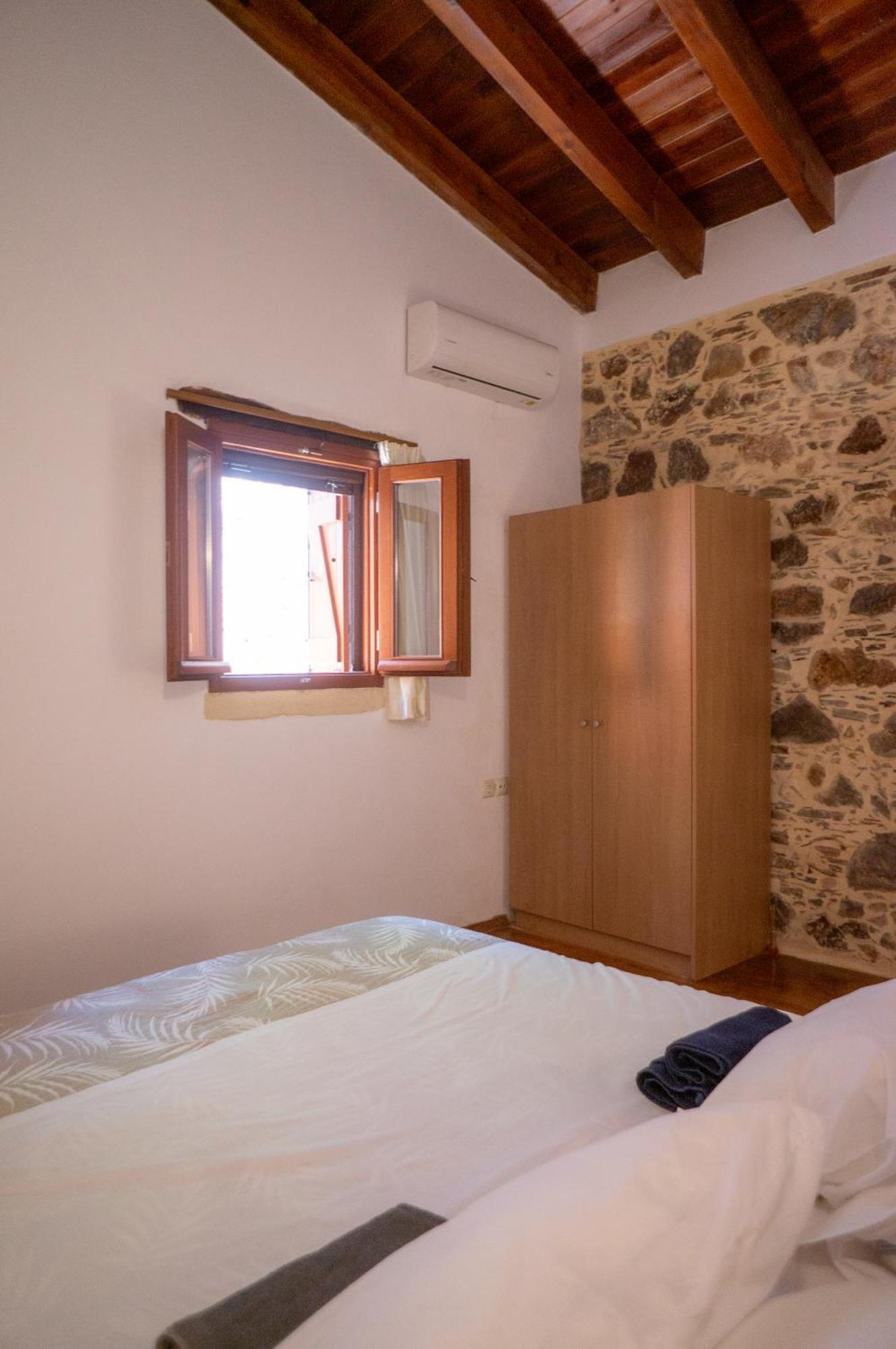 Rosales Stone House * AmigdhalokeFálion