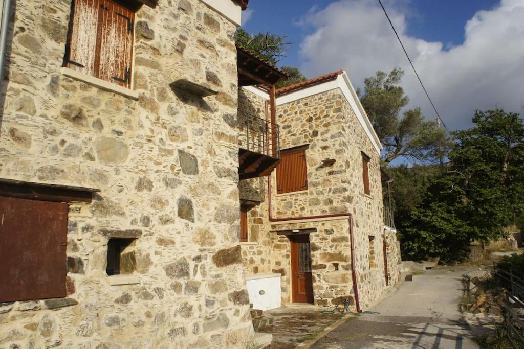 Holiday home Rosales Stone House *