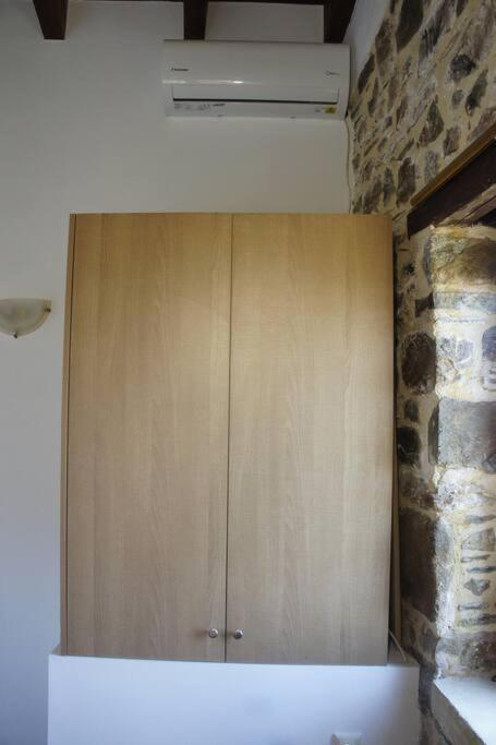 Rosales Stone House * Amigdhalokefali