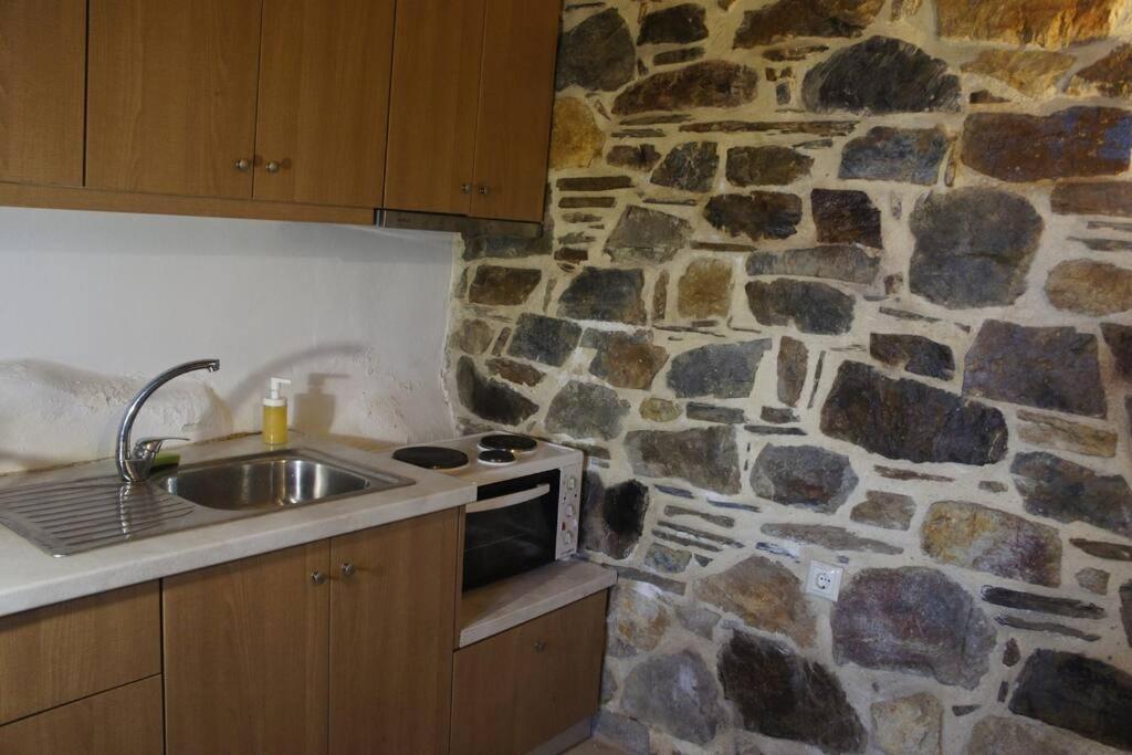 Rosales Stone House AmigdhalokeFálion