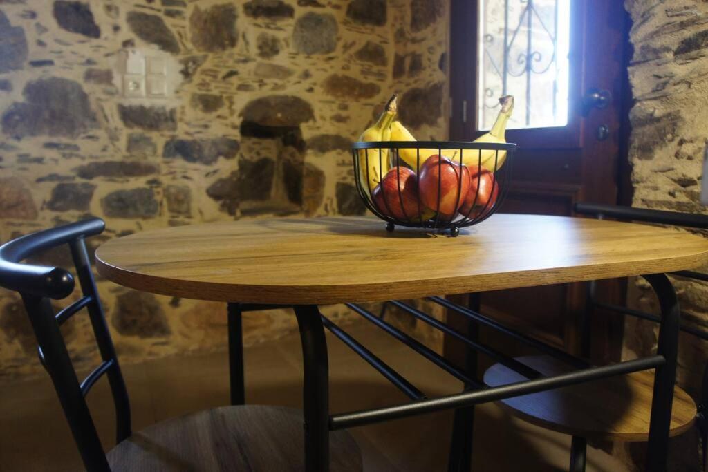 Rosales Stone House * AmigdhalokeFálion